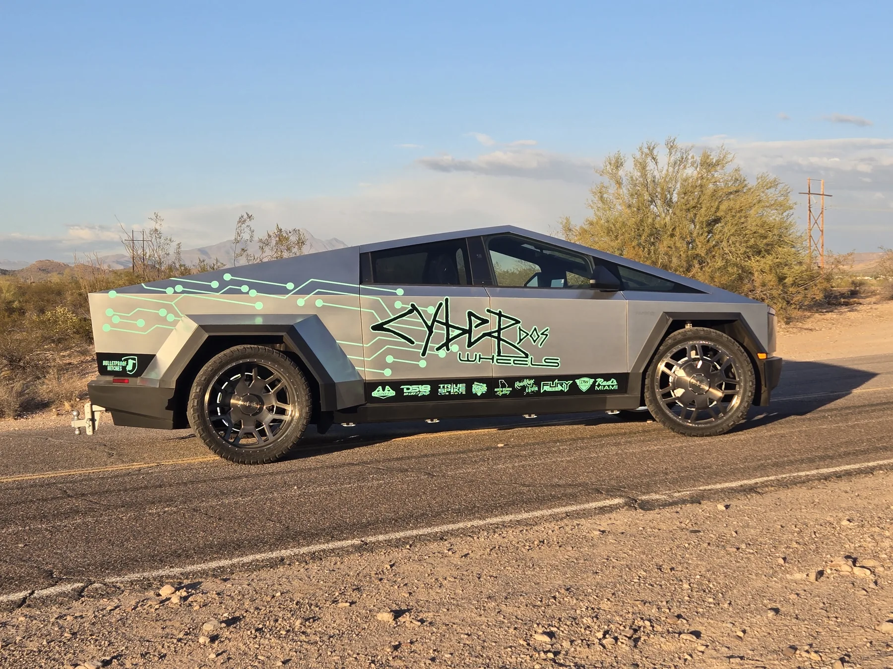 Cyber Dos Wheels Cyber Dually in full desert side profile with black wheels